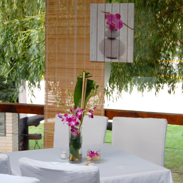 Modr� bar - dekorace