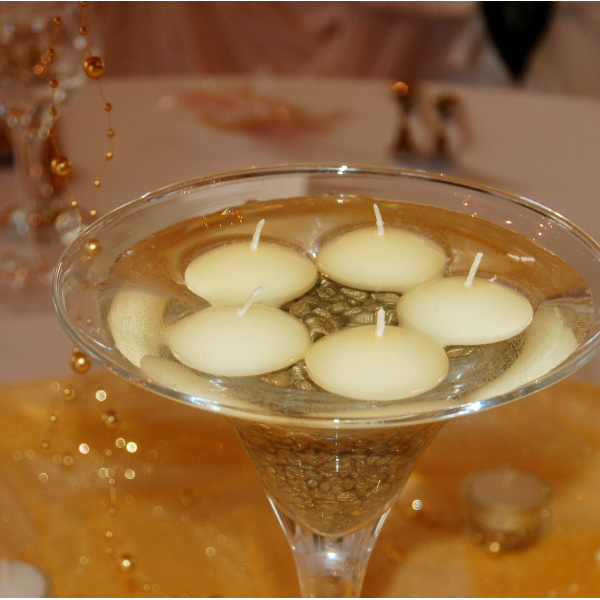 Plovoucí svíčky ve skleněné čísi