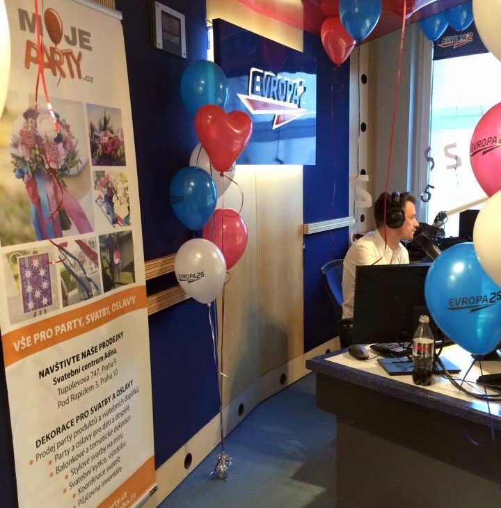 Studio v balonkov�m oble�en�