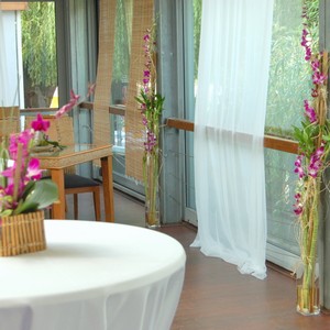 Modr� bar - dekorace