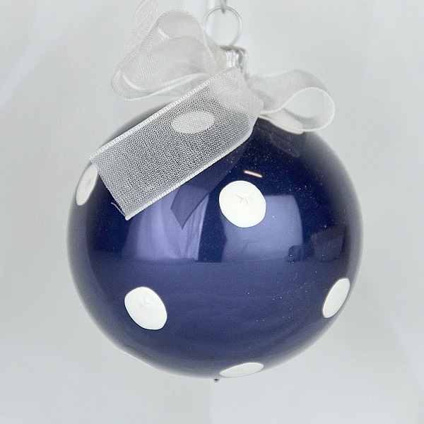 OZDOBA VÁNOČNÍ modrý porcelán s puntíkem - koule 6cm
