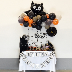 Halloweensk dekorace stolu