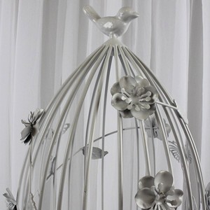 Klec b�l� s floristick�m dekorem_detail