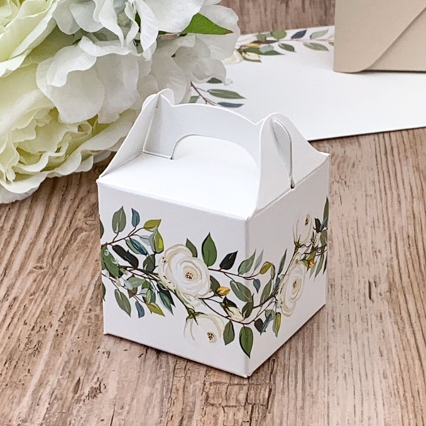 Krabička bílá růže na svatební mandle 50x50x50mm 1ks