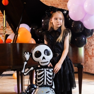 Fliov balnek Kostra na halloweenskm nhrobku 58x120,5cm