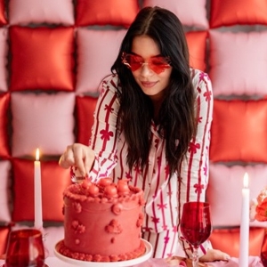 Br�le �erven� srd��ka s plameny