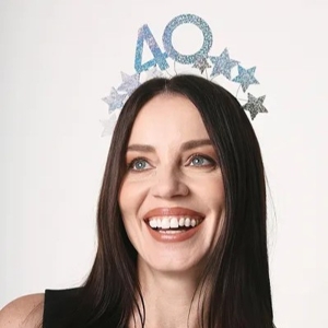 elenka ve stbrn barv s hvzdikami a slem 40