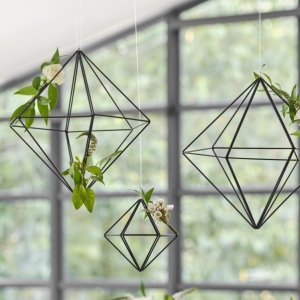 Dekorace závěsná kovová Geometric černá 30 cm 1 ks