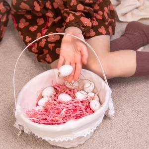 Ko��k Velikono�n� s b�lou l�tkou