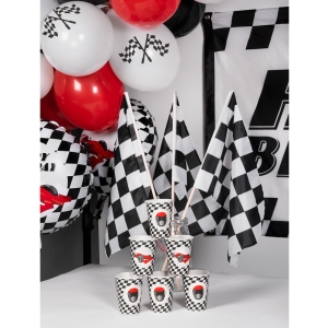 Praporek �ernob�l� kosti�kovan� Formule 1