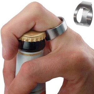 Prsten s otvírákem lahví