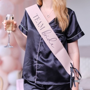 Šerpa na rozlučku se svobodou Team bride růžovo-černá 6 ks