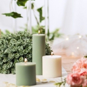 Svíčka válec žebrovaná šalvějově zelená 5 x 15 cm