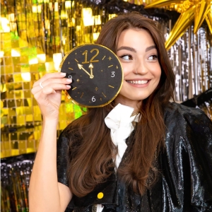 Ubrousky papírové novoroční hodiny černo-zlaté 10 ks