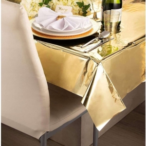 Ubrus plastov� metalicky zlat� 137 x 274 cm