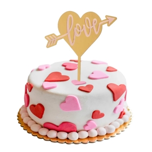 Zpich na dort zlat srdko s rovm npisem