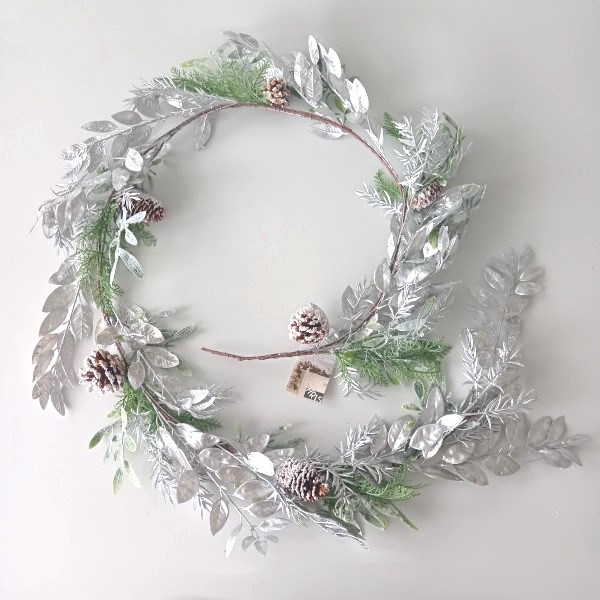 Levně Girlanda vánoční Větvičky chvojí a stříbrné listy 1,8 m