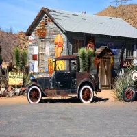 Vliesová fototapeta na zed' Zašlý veterán | 155 x 110 cm | FTNM 2604